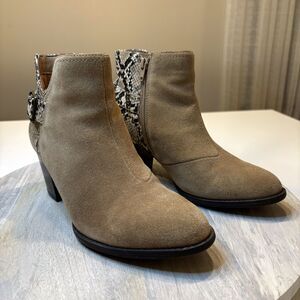 Vionic Women's‎ Naomi Snake Tan Leather Ankle Comfort Boots Booties Shoes Size 8